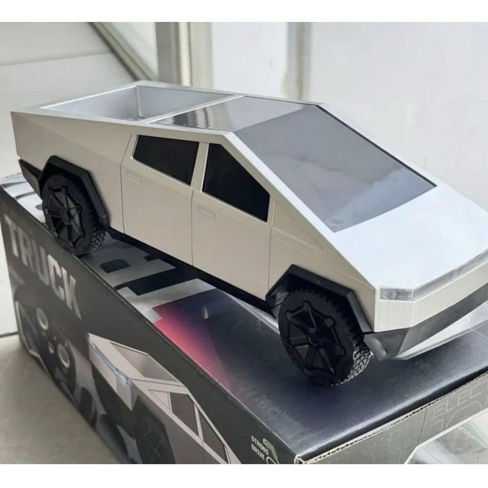 Electric CYBER Truck 2.4 GHz RC Remote Control USB Rechargeable, LED Lights NEW - Picture 6 of 11